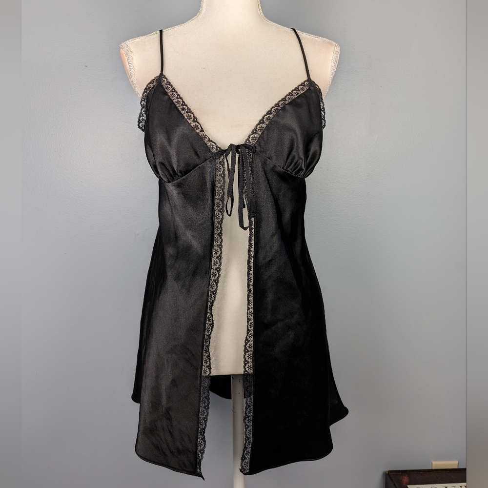SOLD Victoria's secret Y2K black flyaway babydoll